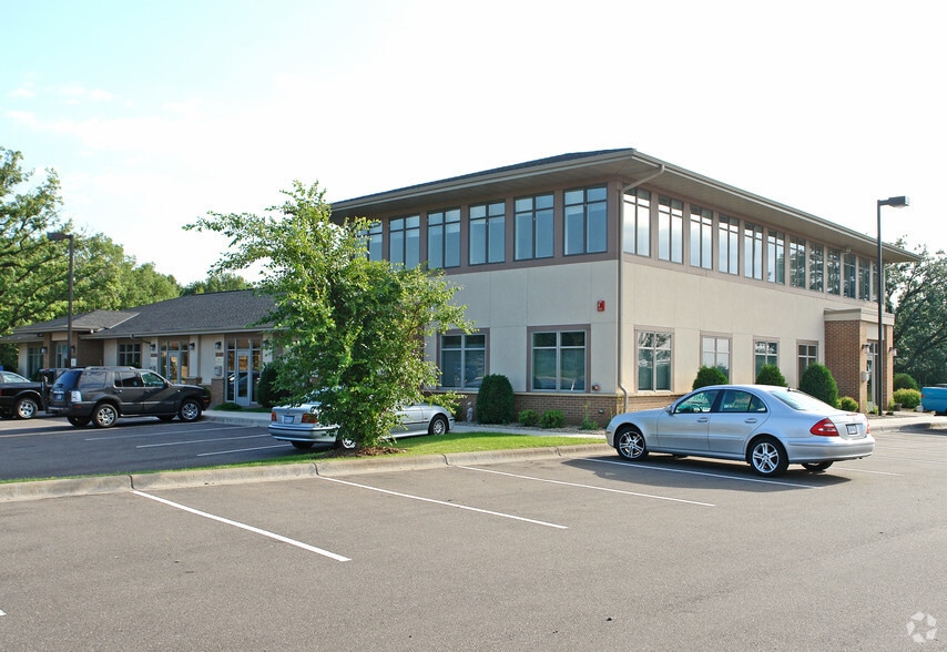 More Photos Of 12 Long Lake Rd, Mahtomedi Office For Lease