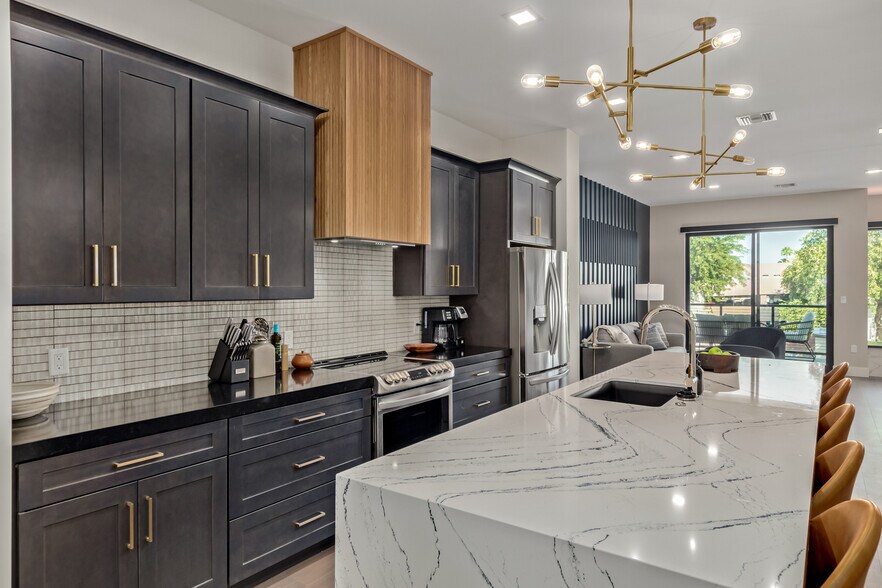 More Photos Of 4238 N Craftsman Ct, Scottsdale Freestanding For Sale