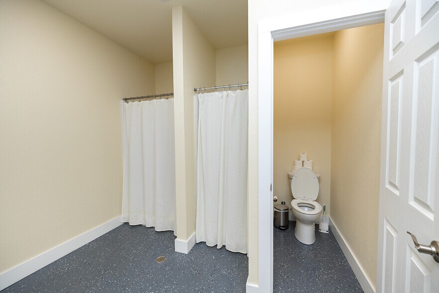 More Photos Of 115 N Main St, Lindsborg General Retail For Sale