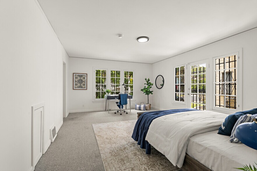 More Photos Of 1040 S Longwood Ave, Los Angeles Apartments For Sale