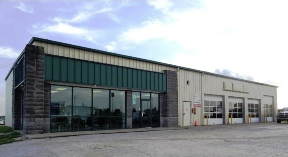 More Photos Of 106 S Sunset Dr, Butler Auto Repair For Sale