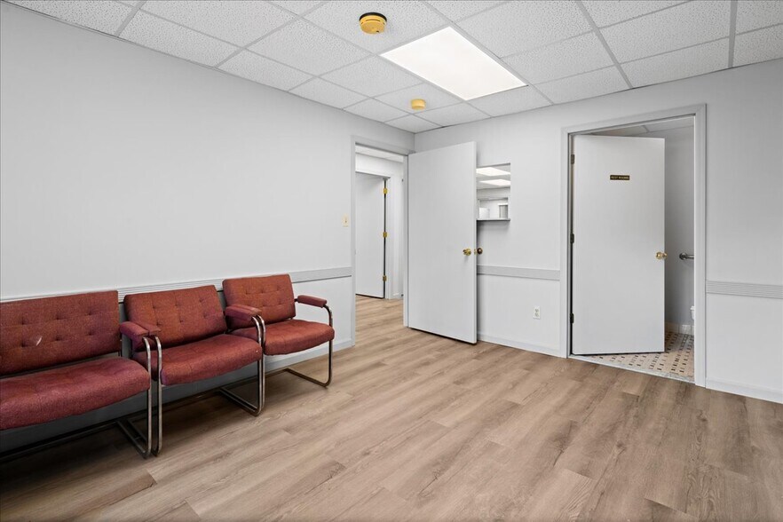 More Photos Of 5 Mountain Blvd, Warren Office For Lease