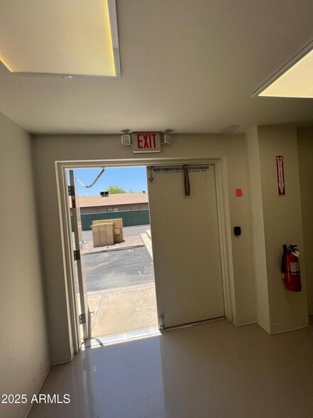 More Photos Of 16835 N Park Pl, Glendale Unknown For Lease