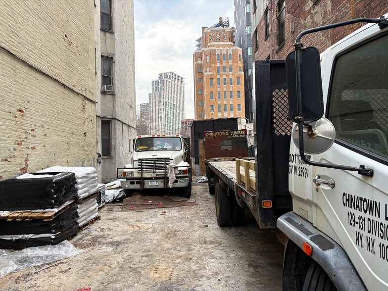 More Photos Of 215 Henry St, New York Land For Sale