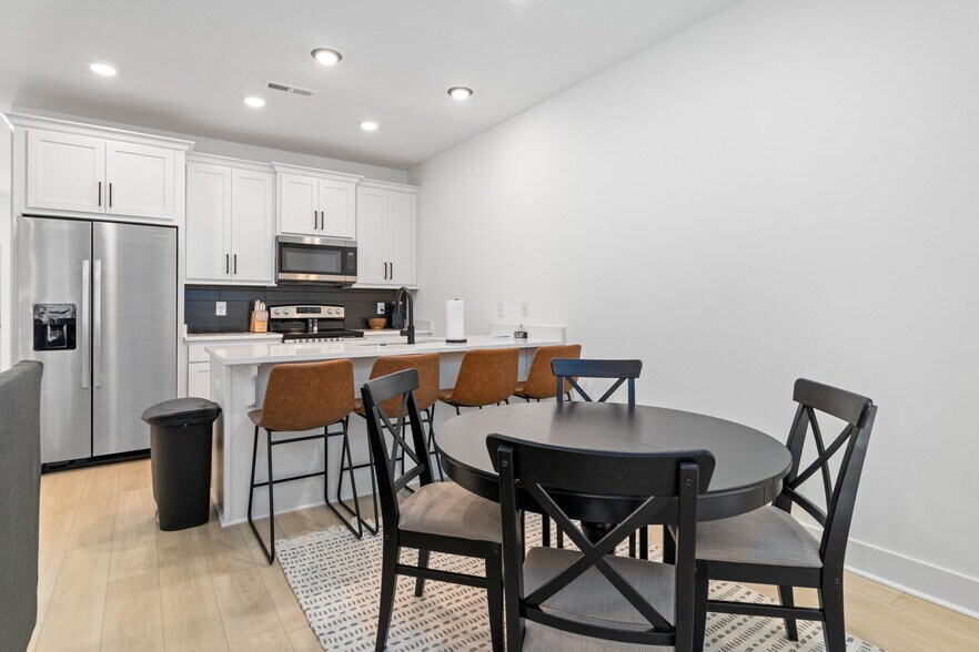 More Photos Of 725 Hornbuckle Rd, Clarksville Apartments For Sale