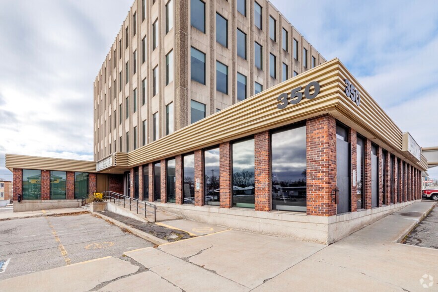 More Photos Of 350 Boul Arthur-Sauvé, St-Eustache Office Residential For Lease