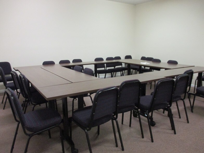 More Photos Of 456 Athens St, Jefferson Office For Sale