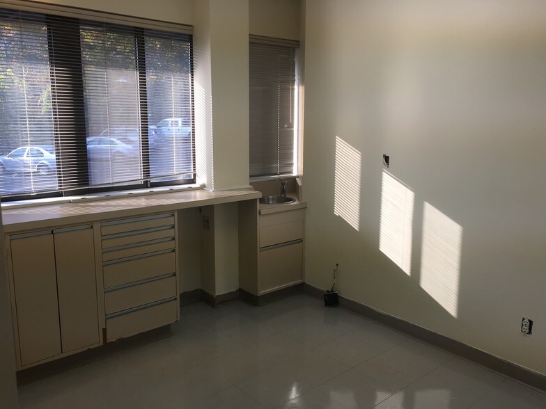 More Photos Of 65 Mountain Blvd, Warren Medical For Sale