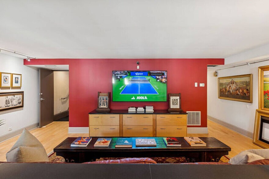 More Photos Of 2217 N Clybourn Ave, Chicago Storefront Retail Residential For Sale