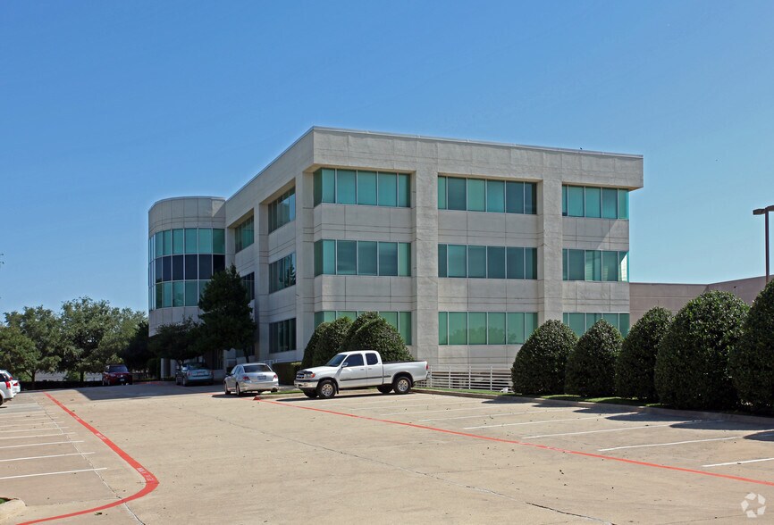 More Photos Of 2010 Valley View Ln, Farmers Branch Office For Lease