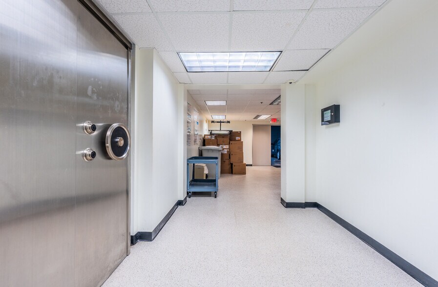 More Photos Of 2110 E Governors Cir, Houston Light Manufacturing For Sale