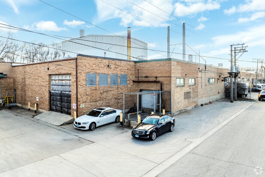 More Photos Of 2845 W 48th Pl, Chicago Warehouse For Lease