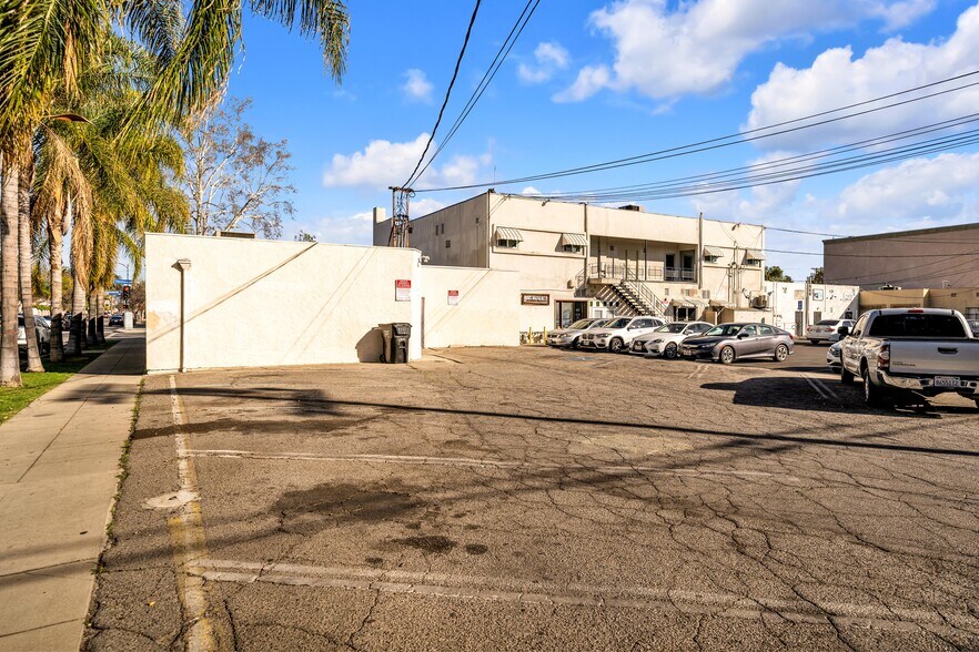 More Photos Of 7257-7259 Owensmouth Ave, Canoga Park Medical For Lease