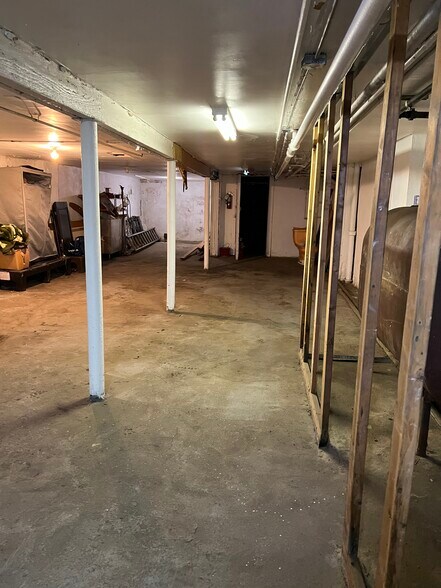 More Photos Of 19-17 Ditmars Blvd, Astoria Storefront Retail Residential For Lease