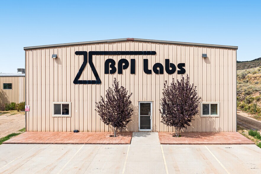 More Photos Of 97 S Red Willow Rd, Evanston Manufacturing For Lease