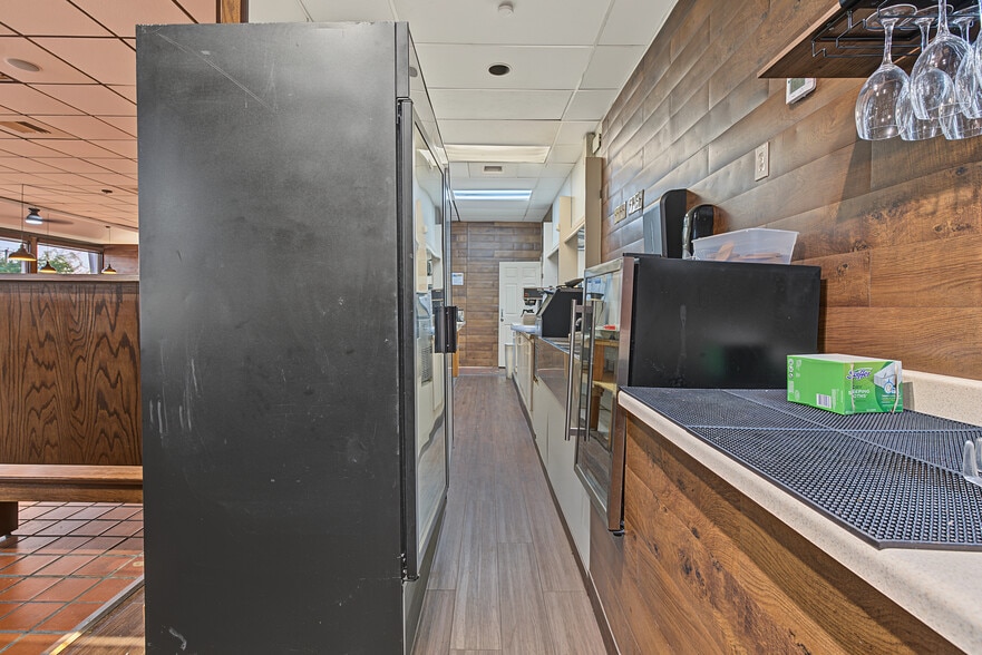 More Photos Of 1901 W Pioneer Pky, Arlington Restaurant For Sale