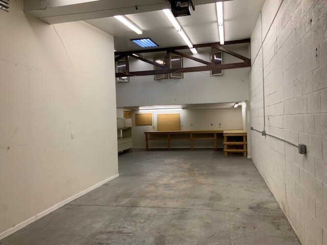 More Photos Of 325 Robinson Ln, Wilmington Manufacturing For Lease