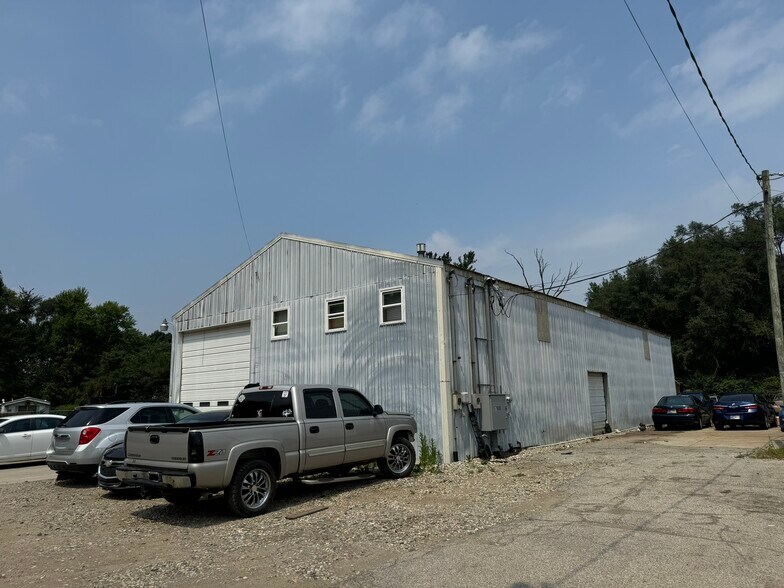 More Photos Of 57909 In-19, Elkhart Auto Repair For Sale
