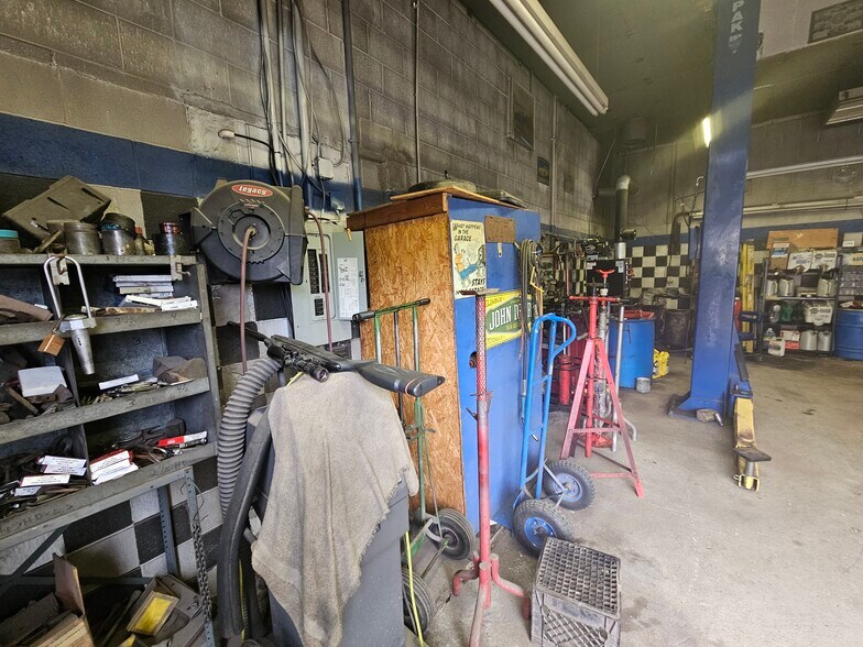 More Photos Of 1737 S Burlington Rd, Bridgeton Flex For Sale