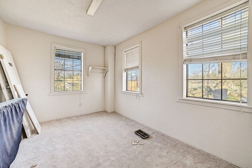 More Photos Of 411 S Kaufman St, Newton Lodge Meeting Hall For Sale
