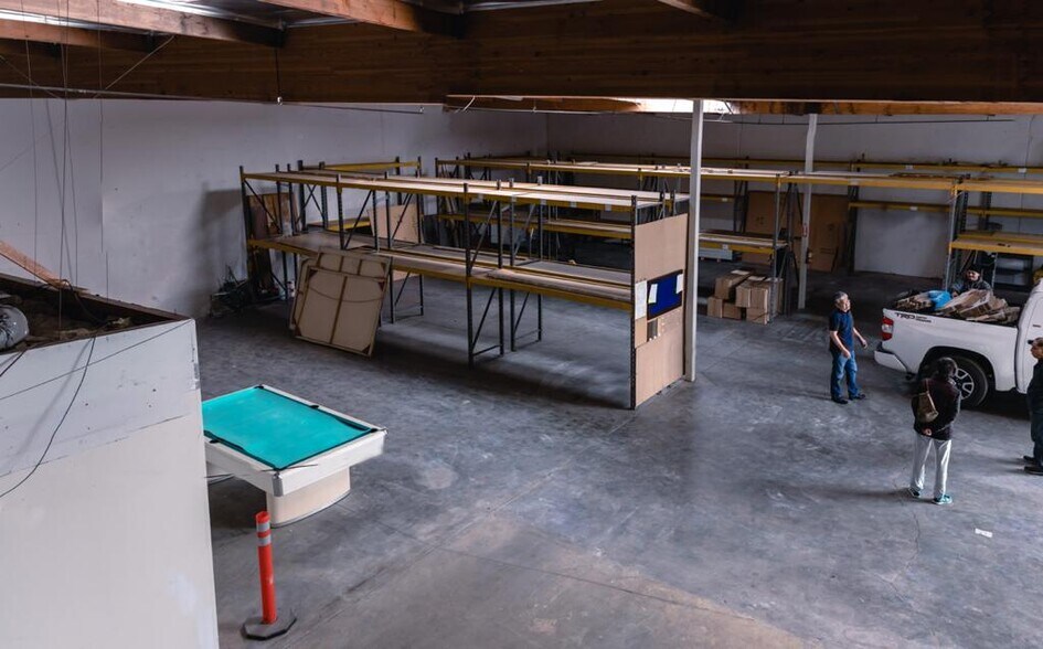 More Photos Of 189 Gentry St, Pomona Warehouse For Lease
