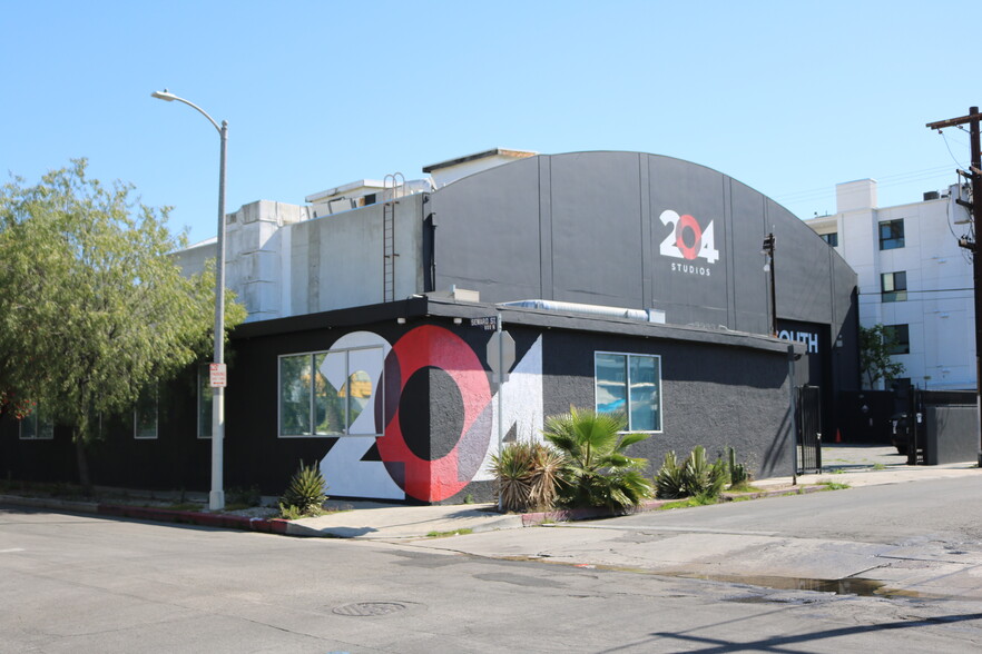 Primary Photo Of 800 N Seward St, Hollywood Light Manufacturing For Sale