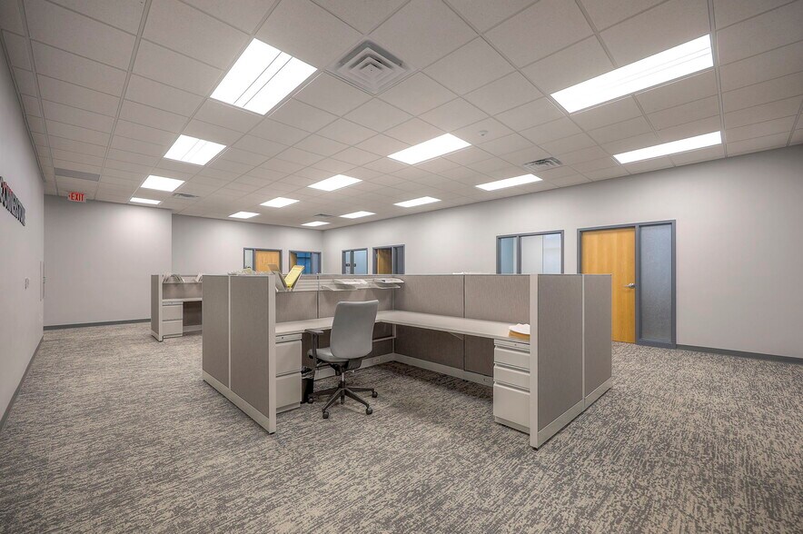 More Photos Of 5821 NW 72nd St, Kansas City Office For Lease