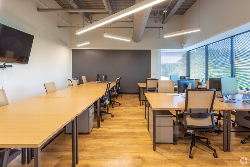 More Photos Of 600 Park Offices Dr, Durham Coworking Space