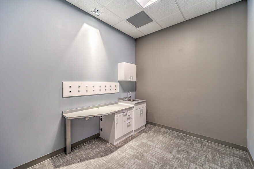 More Photos Of 2943-3073 W Craig Rd, North Las Vegas Unknown For Lease