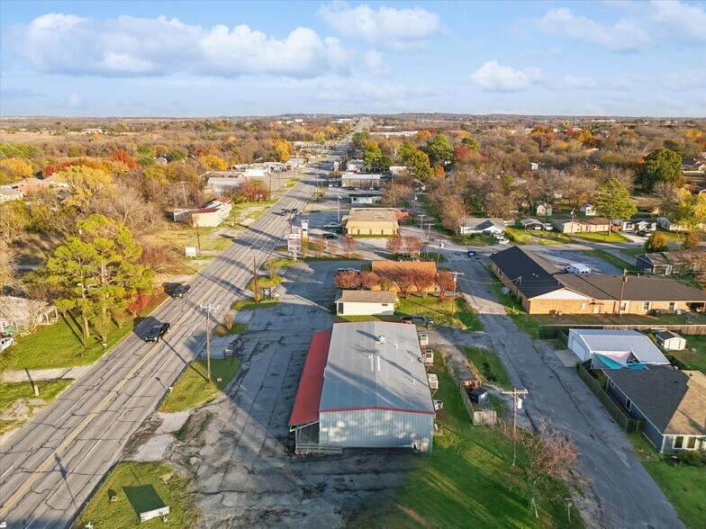 More Photos Of 317 W FM 120, Pottsboro General Retail For Sale
