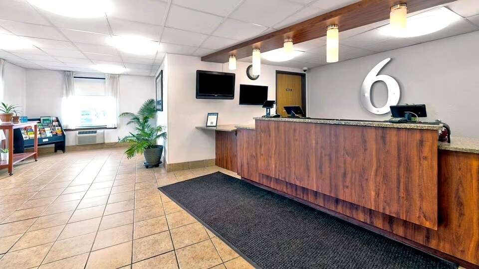 More Photos Of 616 33rd Ave SW, Cedar Rapids Hotel For Sale