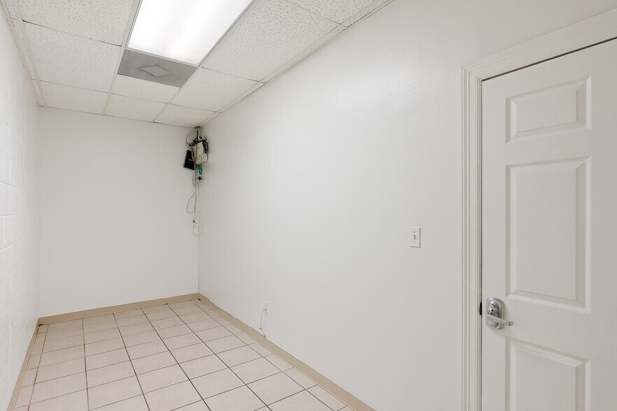 More Photos Of 700 W Sioux Rd, Pharr Warehouse For Sale