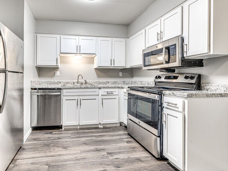 More Photos Of 1220 SE 9th St, Pryor Apartments For Sale