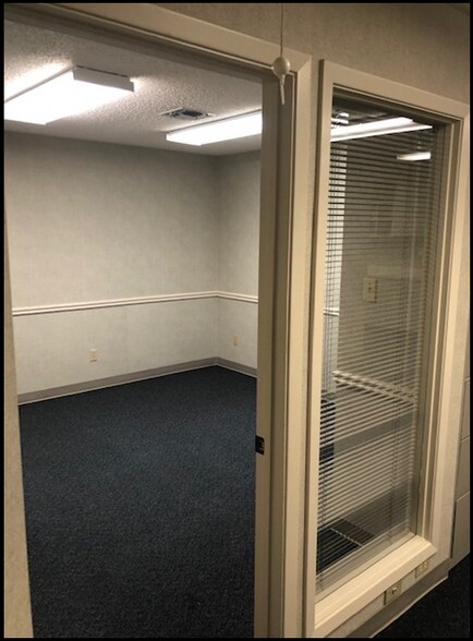 More Photos Of 4527 Lake Shore Dr, Waco Office For Lease