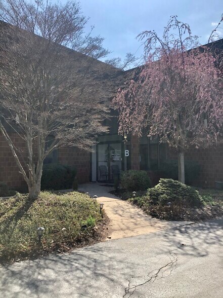 More Photos Of 1595 Elmwood Ave, Rochester Medical For Lease