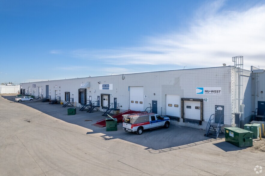 More Photos Of 7004-7042 30th St SE, Calgary Service For Lease