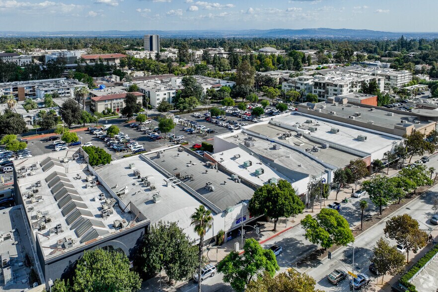 More Photos Of 396-400 S Lake Ave, Pasadena Storefront For Lease