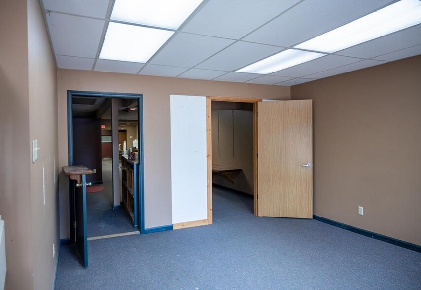 More Photos Of 102 W State St, Mauston Office For Sale