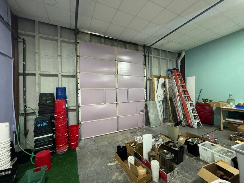 More Photos Of 632 Ralph Ablanedo Dr, Austin Showroom For Lease