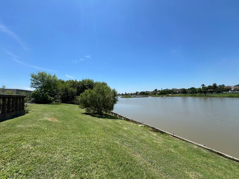 More Photos Of 770 Marina Bay Dr, Clear Lake Shores Freestanding For Sale