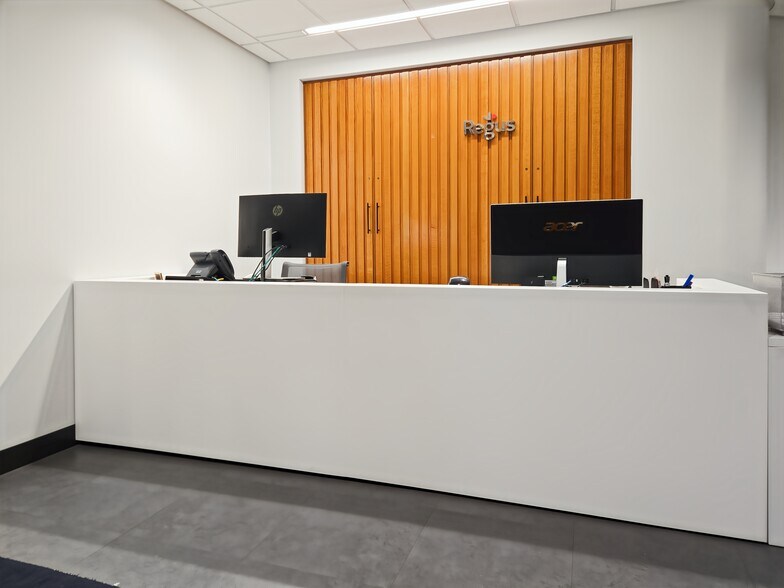 More Photos Of 1415 W 22nd St, Oak Brook Coworking Space