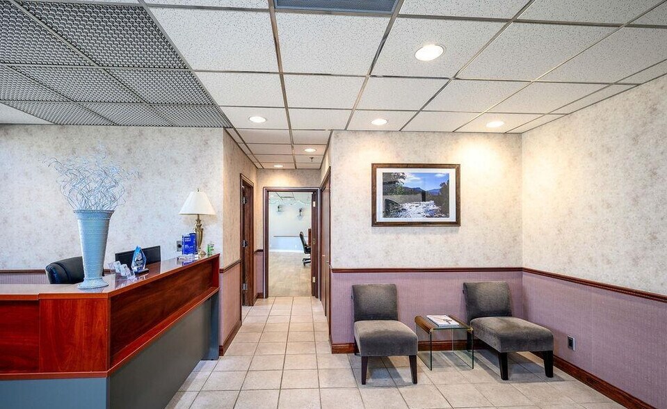 More Photos Of 456 Fulton St, Peoria Office For Sale