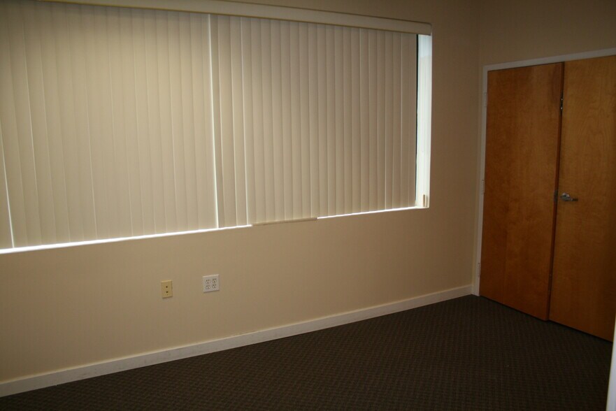 More Photos Of 8390 Terminal Rd, Lorton Warehouse For Lease