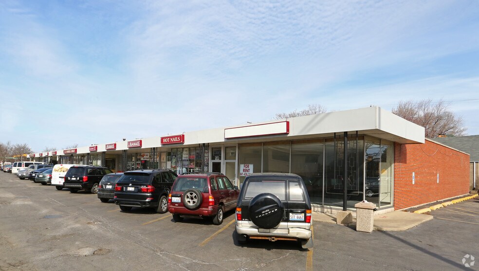 More Photos Of 4704-4722 W Touhy Ave, Lincolnwood Unknown For Lease