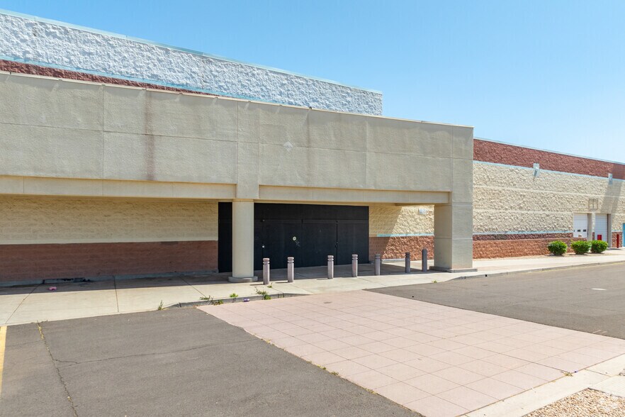 More Photos Of 9446 N Metro Pky W, Phoenix Warehouse For Sale