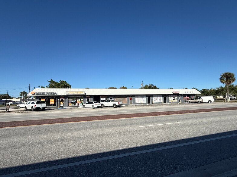 More Photos Of 3083 SE Dixie Hwy, Stuart General Retail For Lease