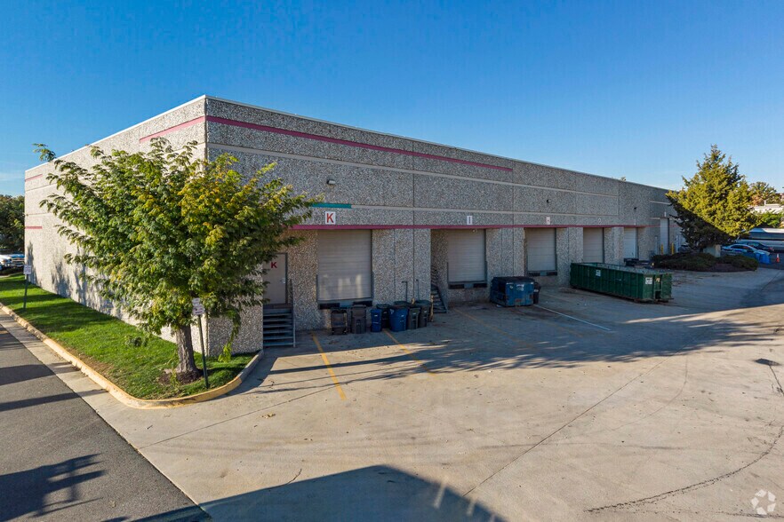 More Photos Of 8390 Terminal Rd, Lorton Warehouse For Lease