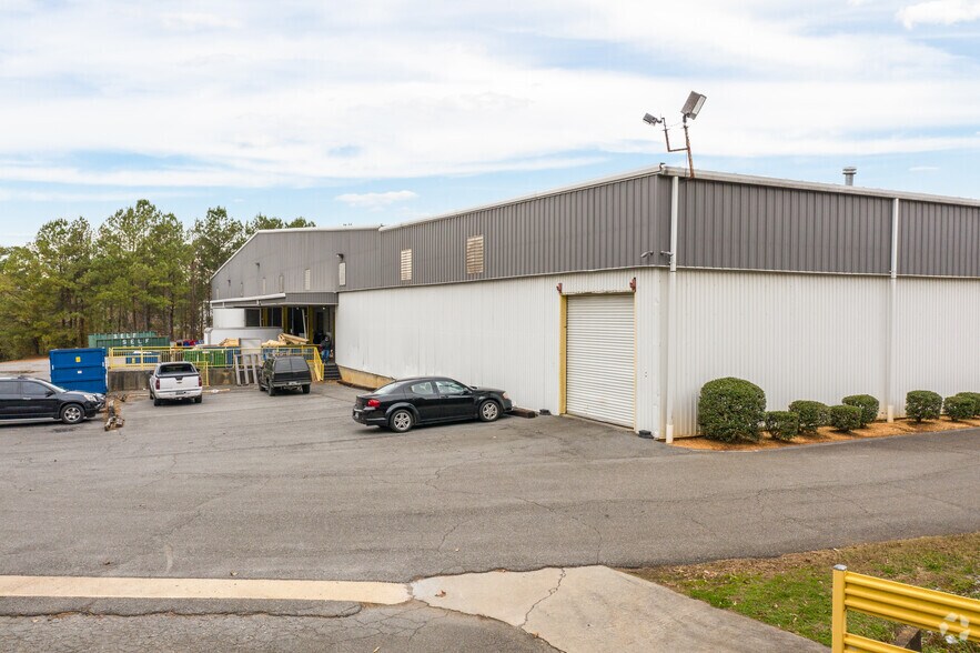 More Photos Of 220 River Dr, Cartersville Distribution For Lease