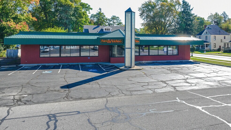 More Photos Of 520 Harding Way W, Galion Freestanding For Lease