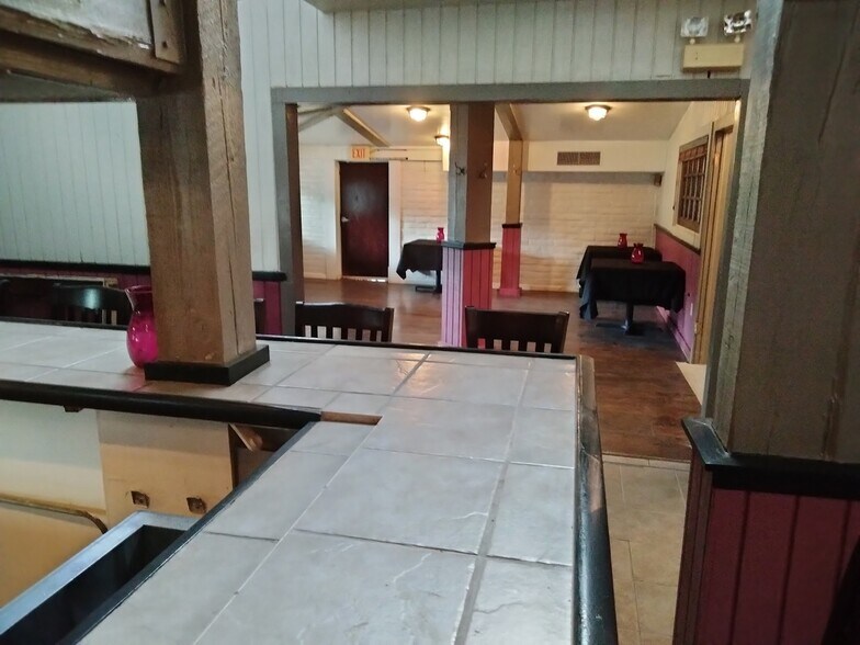 More Photos Of 2135 Democrat Rd, Memphis Restaurant For Sale